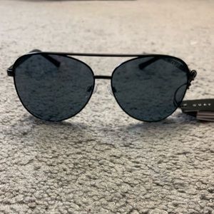 NWT❣️ Quay Australia Vivienne Sunglasses